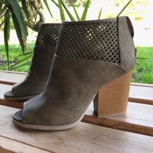 Women’s Booties size 7